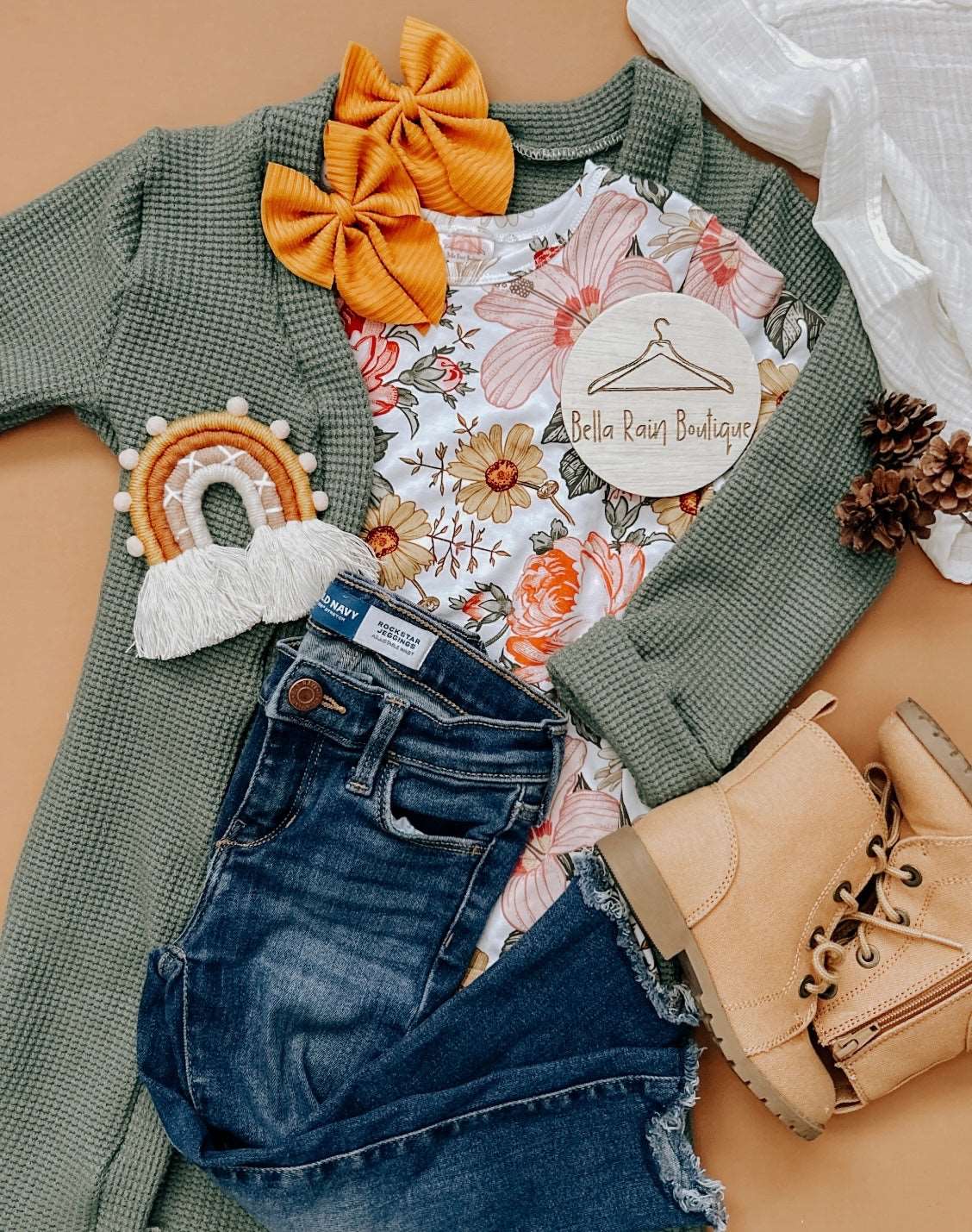 Sage Cardigan/Floral Bamboo Tee
The spring ensemble for kids. Crafted from the perfect shade of waffle knit fabric, this sage cardigan adds warmth and style, while the delicate floral bamboo tee a