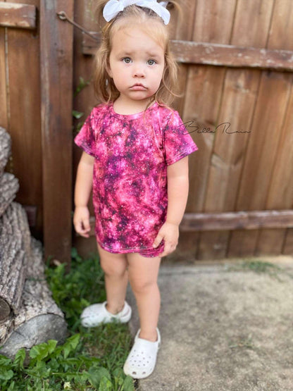 Galaxy Print Basic tee & Bummies, kids galaxy set, kids 2 piece galaxy set, girl 2 piece outfit, out of space kids outfit