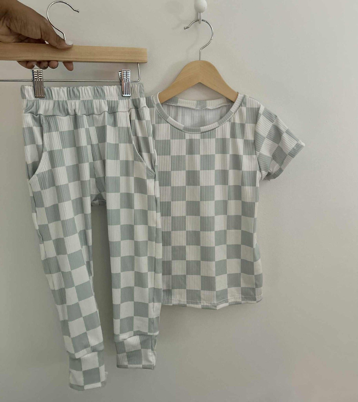 4t basic tee & joggers